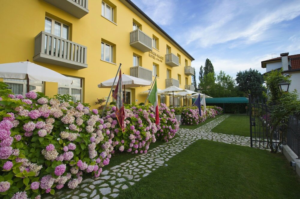 Фото Viktoria Palace Hotel