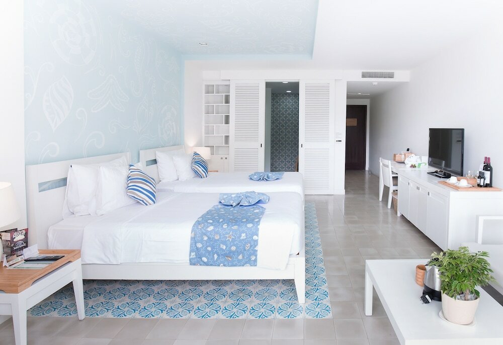 Фото The Cliff Resort & Residences