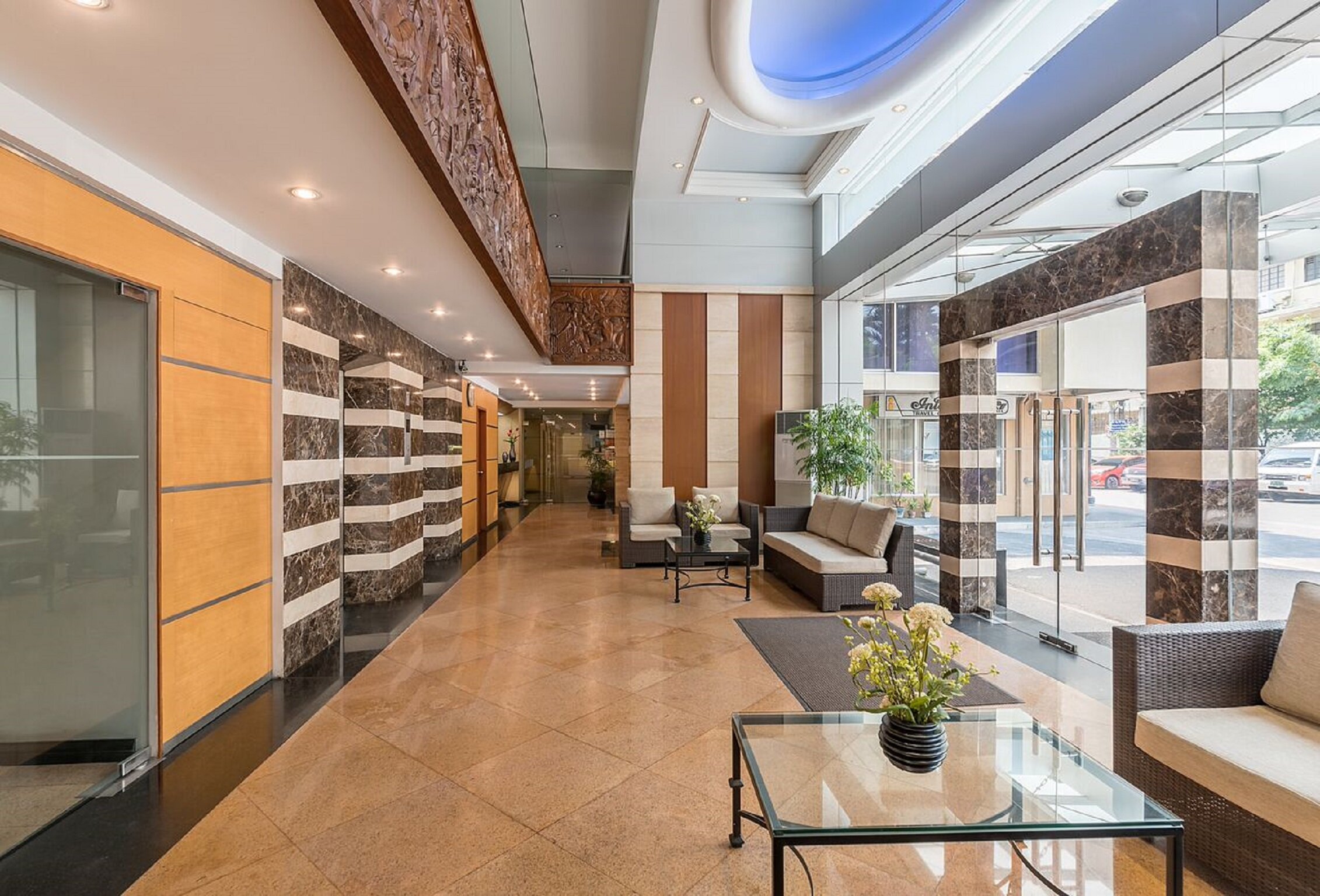 Фото Tropicana Suites