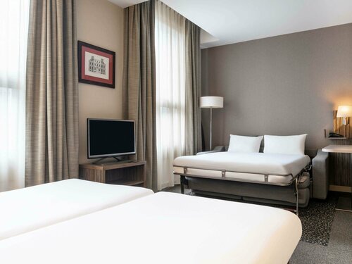 Гостиница Aparthotel Adagio La Défense Esplanade в Нейи-сюре-Сене