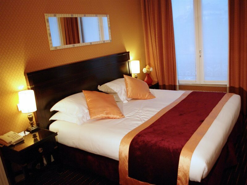 Фото The Hôtel de Neuville - Arc de Triomphe