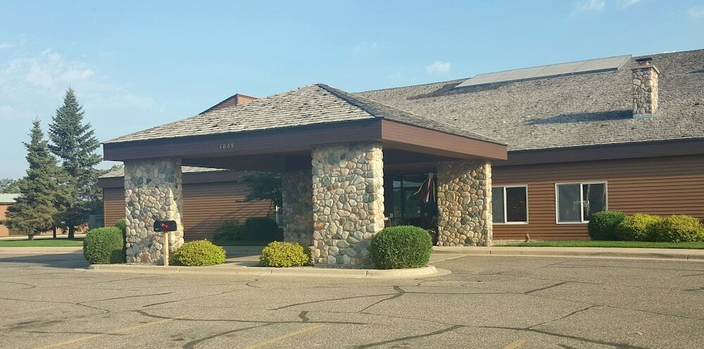 Фото Heartland Inn & Suites, SureStay Collection by Best Western