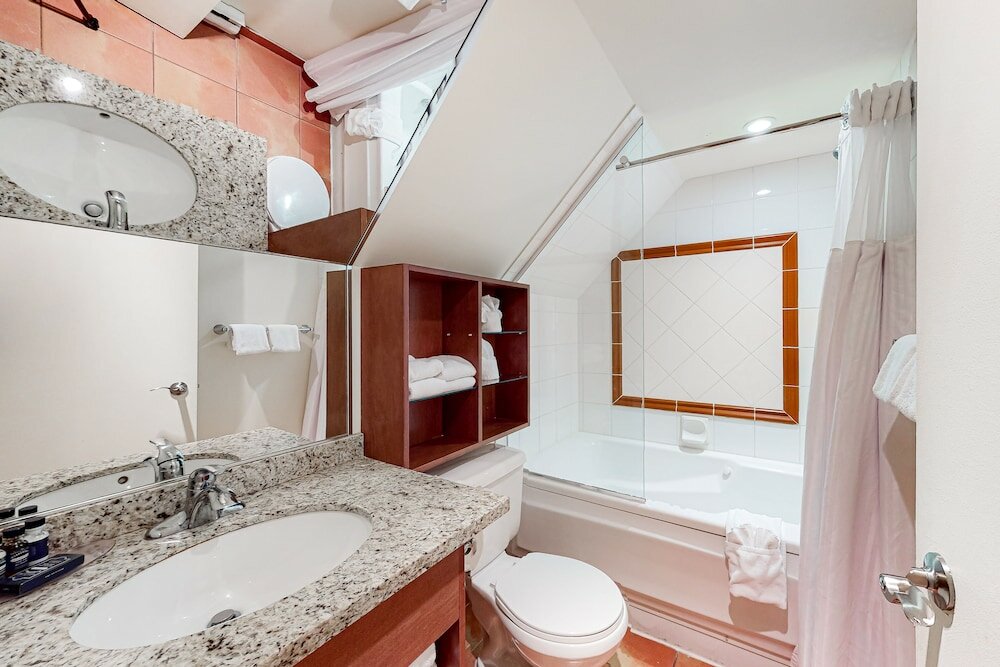 Фото Whistler Peak Lodge