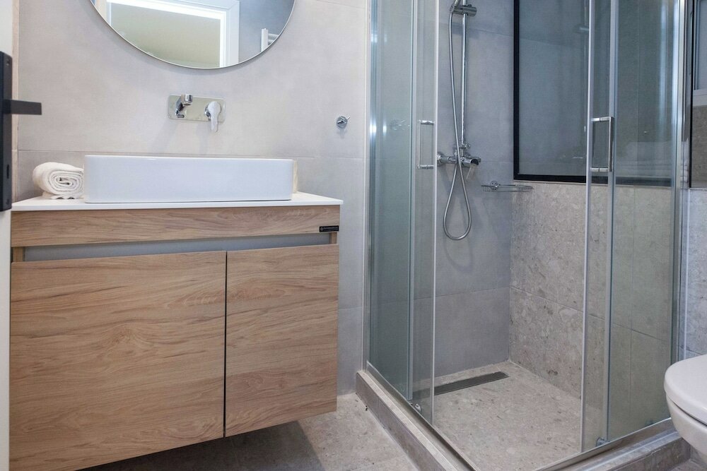 Фото Cozy 1 Bd Basement Apt in Pagrati