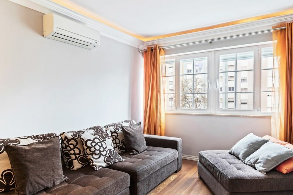 Фото Large Contemporary 3 Bedroom Apartment