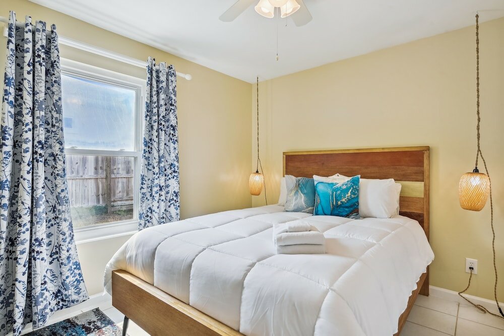 Фото Memory Float by Book That Condo