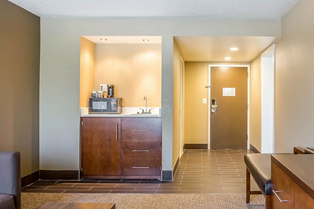 Фото Comfort Inn & Suites Aberdeen near Apg