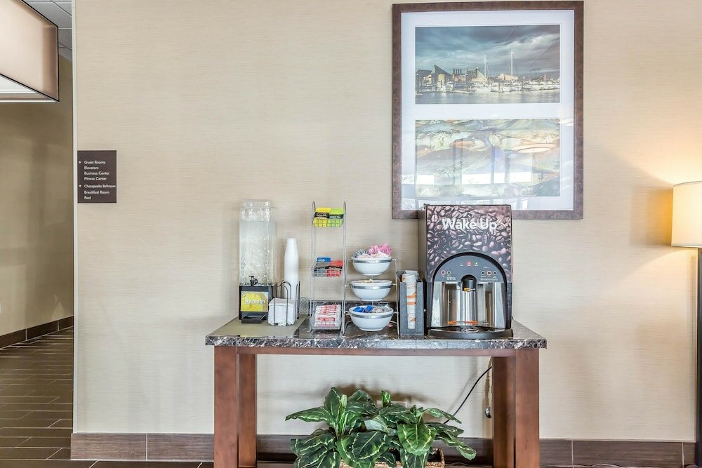 Фото Comfort Inn & Suites Aberdeen near Apg