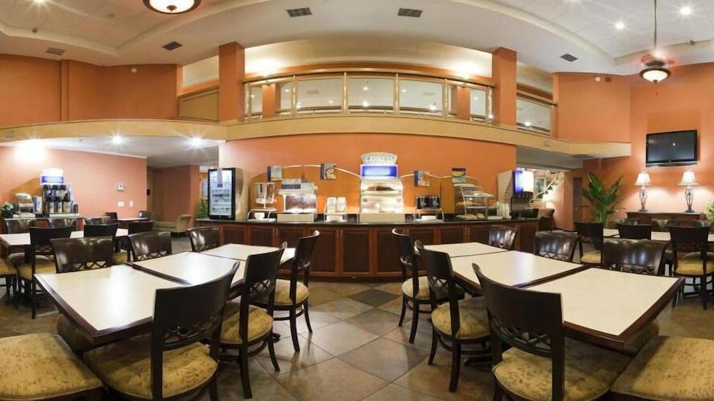 Фото Holiday Inn Express Clearwater East - Icot Center, an Ihg Hotel