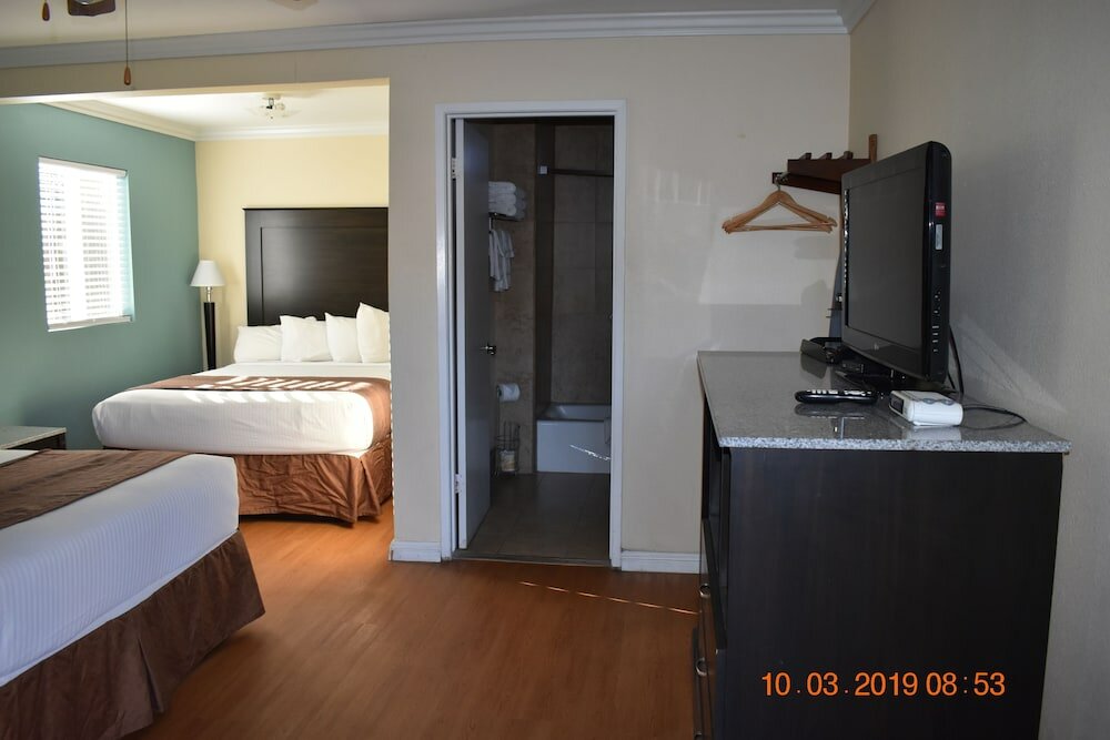 Фото Rockview Inn and Suites