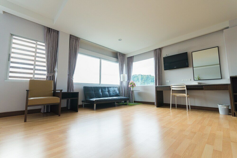 Фото Sinkiat Buri Hotel