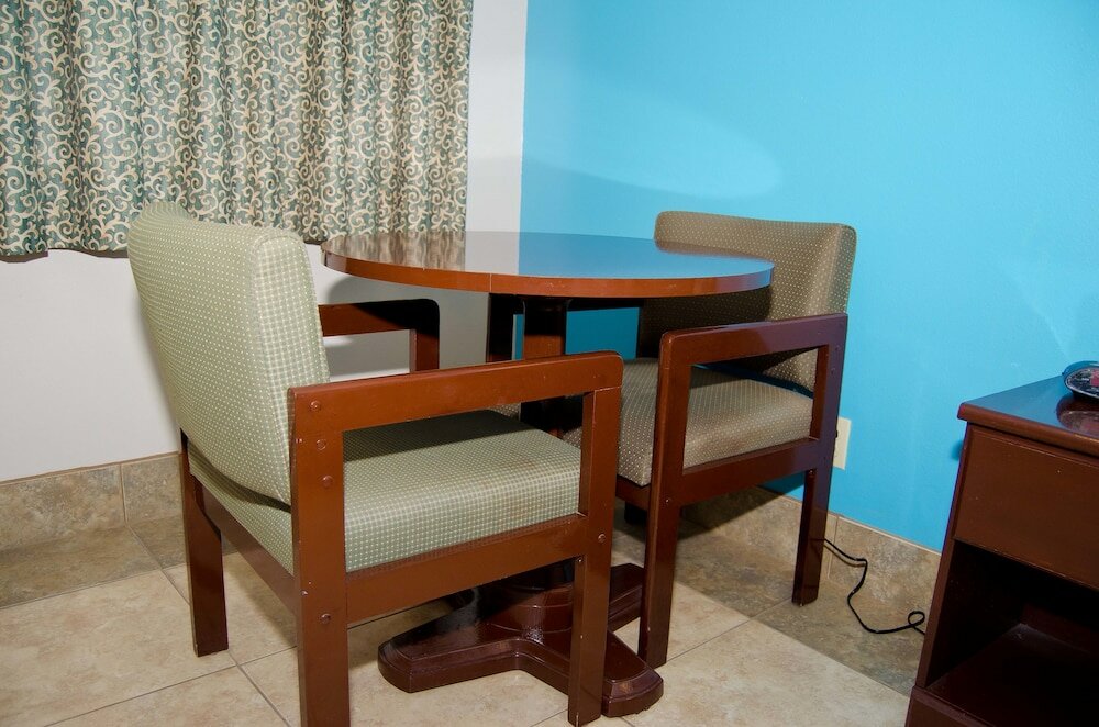 Фото Texas Inn and Suites City Center at University Dr