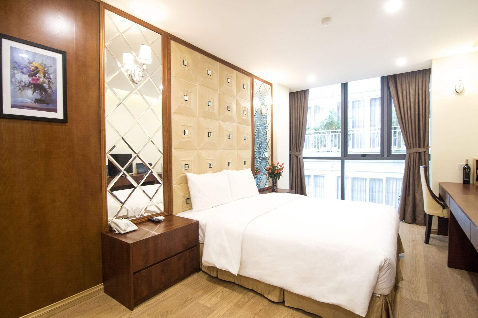 Фото Canary Hotel & Apartment