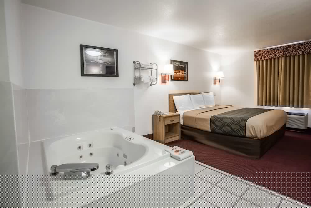 Фото Econo Lodge Truman Inn