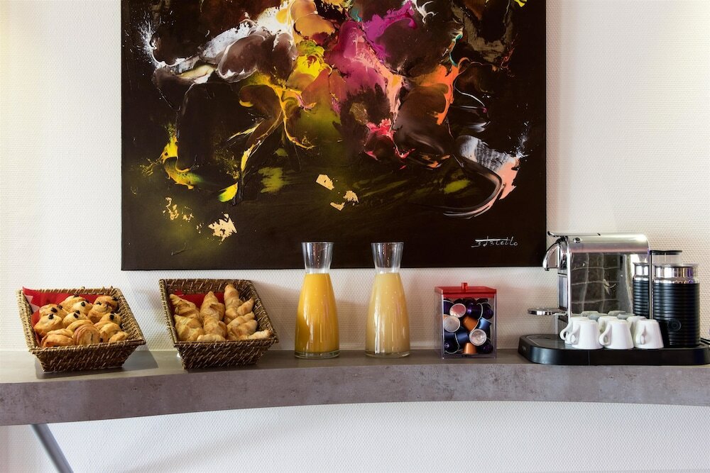 Фото Hôtel Kyriad La Rochelle Centre Ville