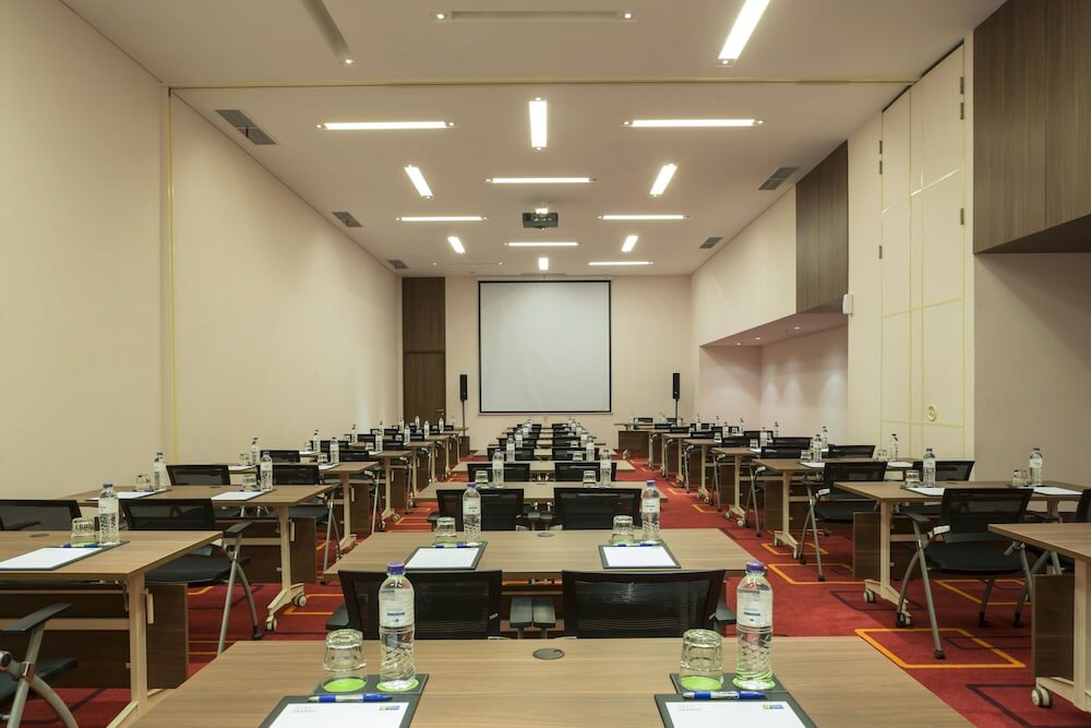 Фото Holiday Inn Express Jakarta Pluit Citygate, an Ihg Hotel