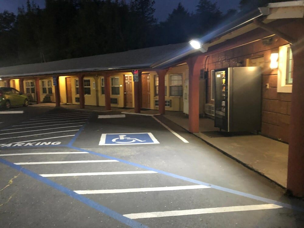 Фото Western Village Inn