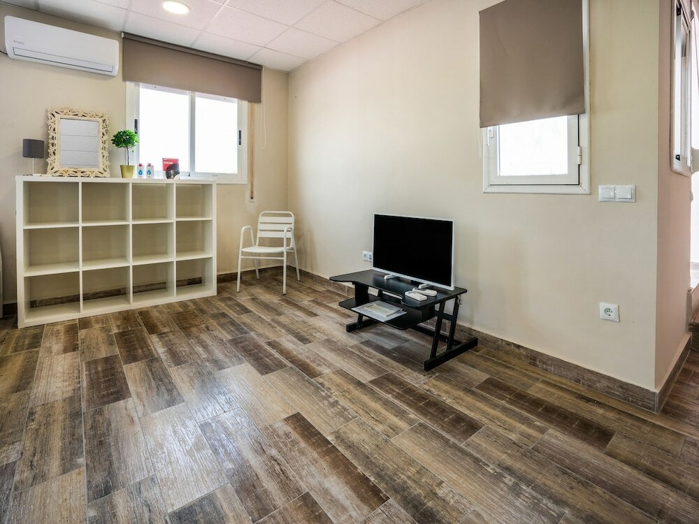 Фото Hostal El Patio de la Luna by Vivere Stays