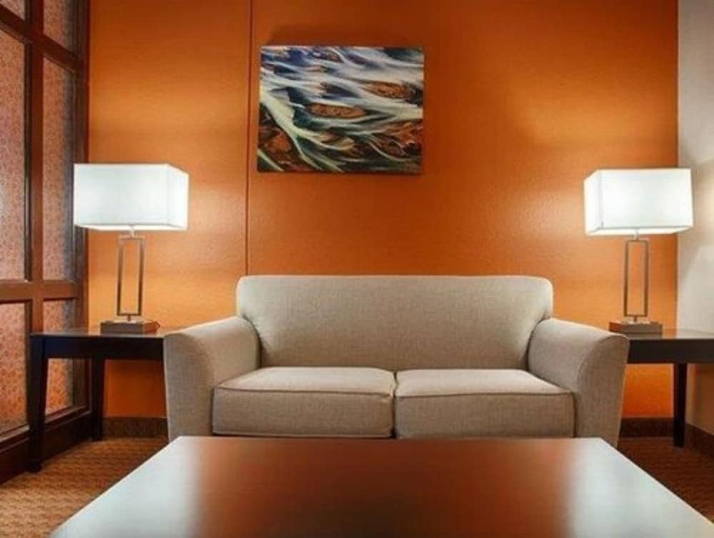 Фото Best Western Plus Lubbock Windsor Inn