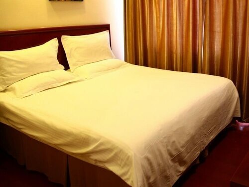 Гостиница GreenTree Inn Haerbin Railyway Station Express Hotel в Харбине