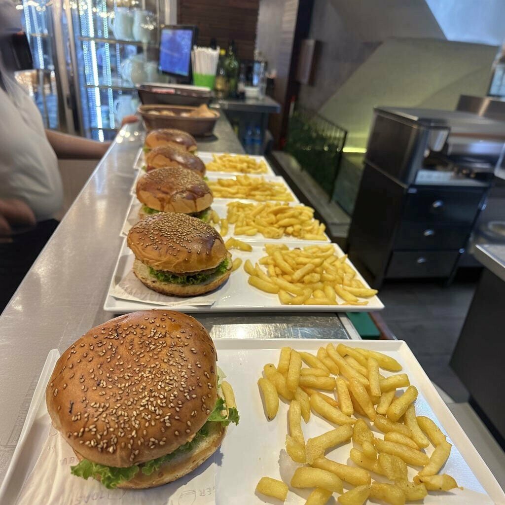 Cafe Akcaabatlilar Kofte ve Balik Salonu, Ortahisar, photo