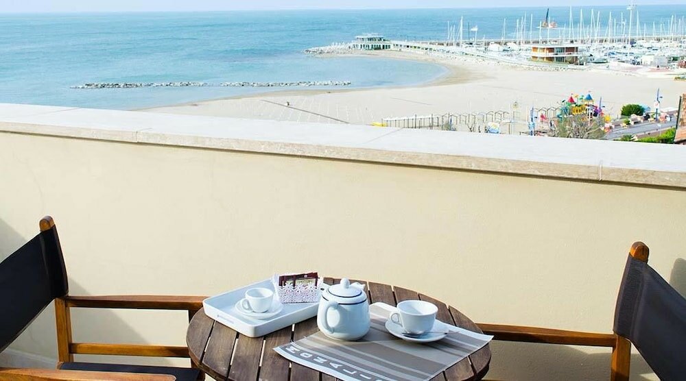 Фото Mona Lisa Hotel