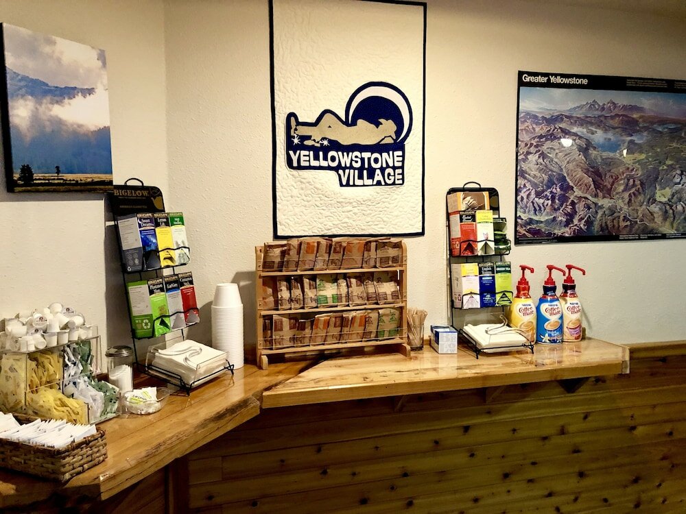 Фото Yellowstone Village Inn and Suites