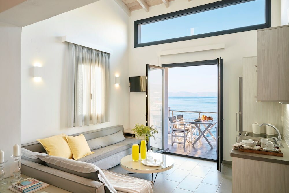 Фото Eleia Seafront Rooms & Villas