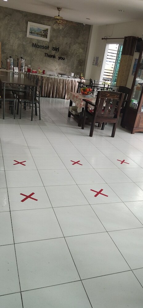 Фото Maesot Siri Hotel
