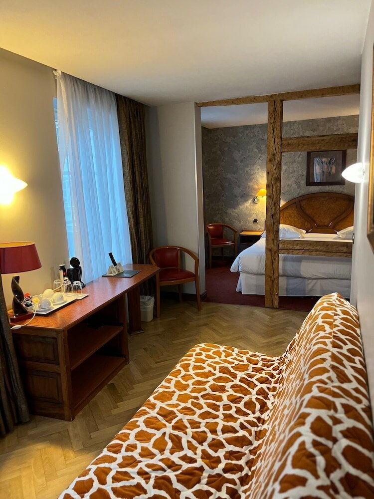 Фото Logis Hôtel Au Cerf d'Or