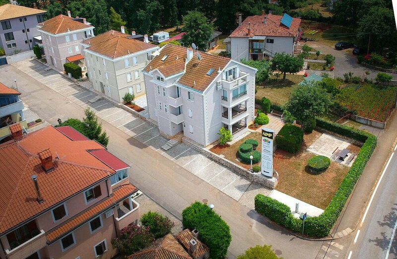Гостиница Apartments and Rooms Degra