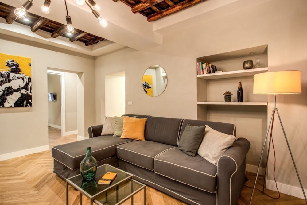 Фото Trevi Fountain Superior 3 bdr apartment