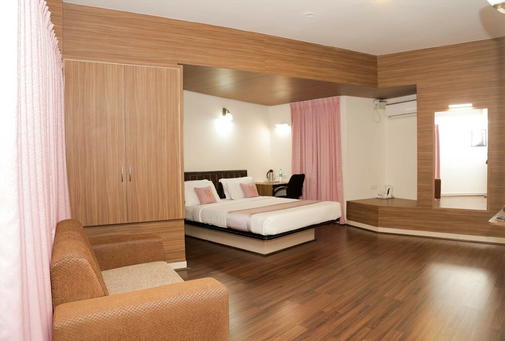 Фото Hotel Grand Bee