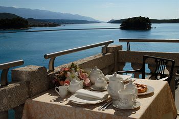 Фото Arbiana Hotel