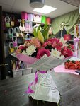 Дарите женщинам цветы (ulitsa Solovtsova, 12) ، محل زهور
