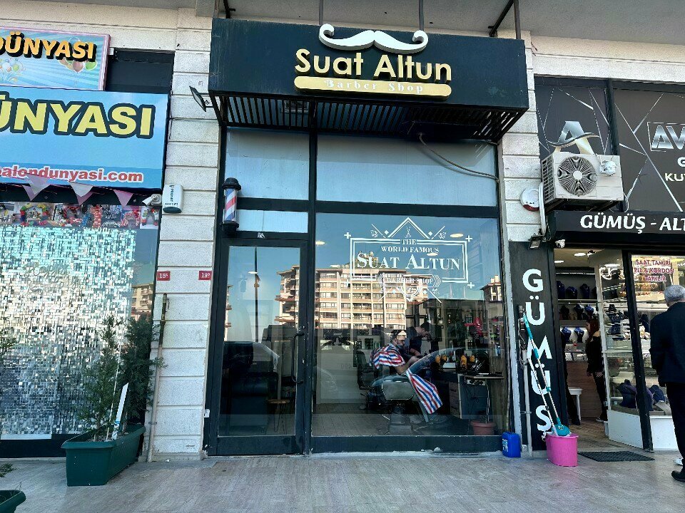 Hairdresser Suat Altun barbershop, Istanbul, photo