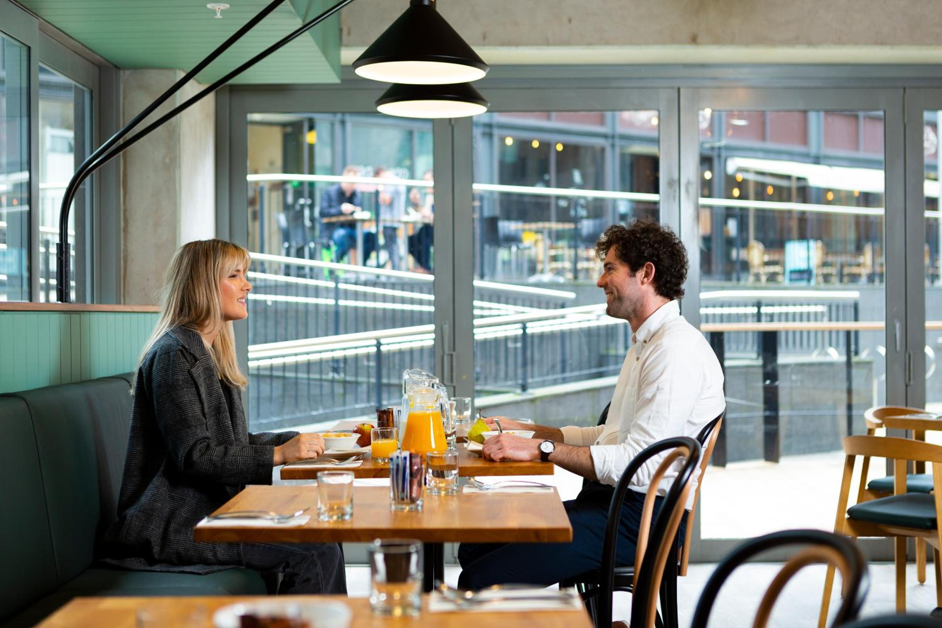 Фото Oaks Auckland Hotel