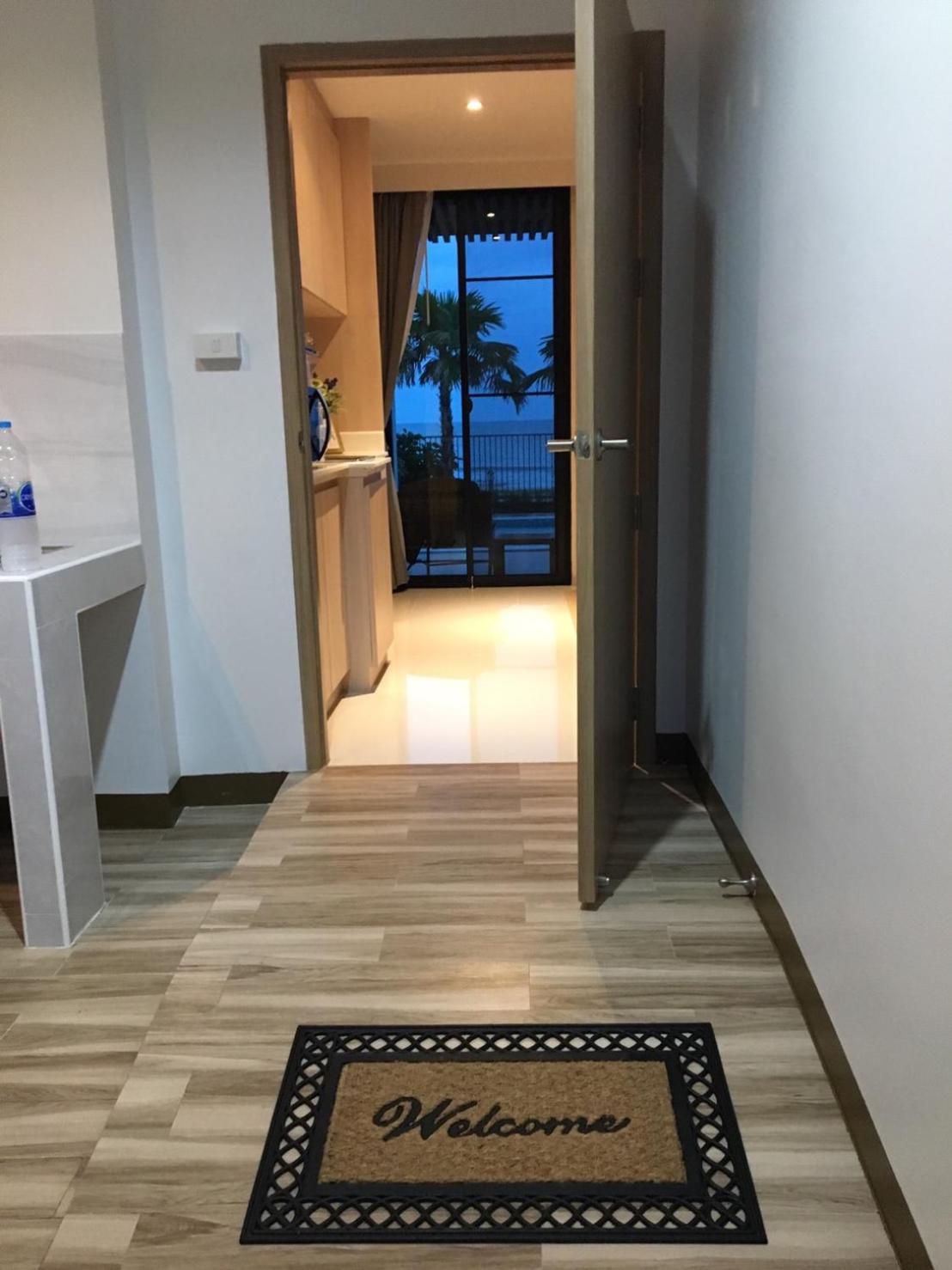 Фото La Playa Beach Front Pool Villa Cha-am