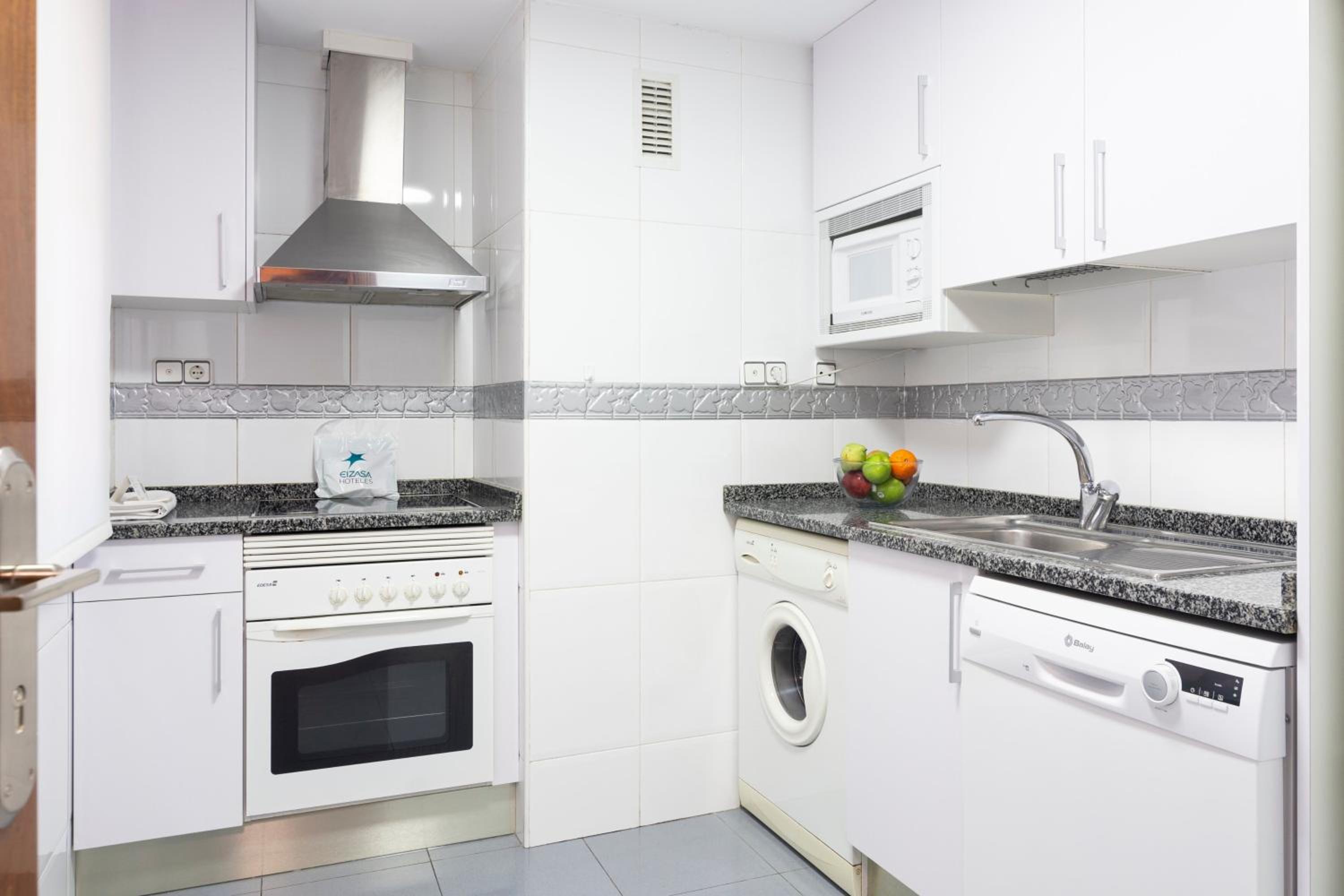 Фото Apartahotel Los Girasoles