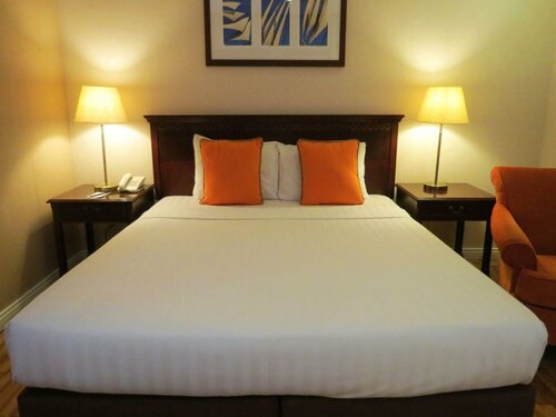 Гостиница Court Meridian Hotel and Suites в Олонгапо