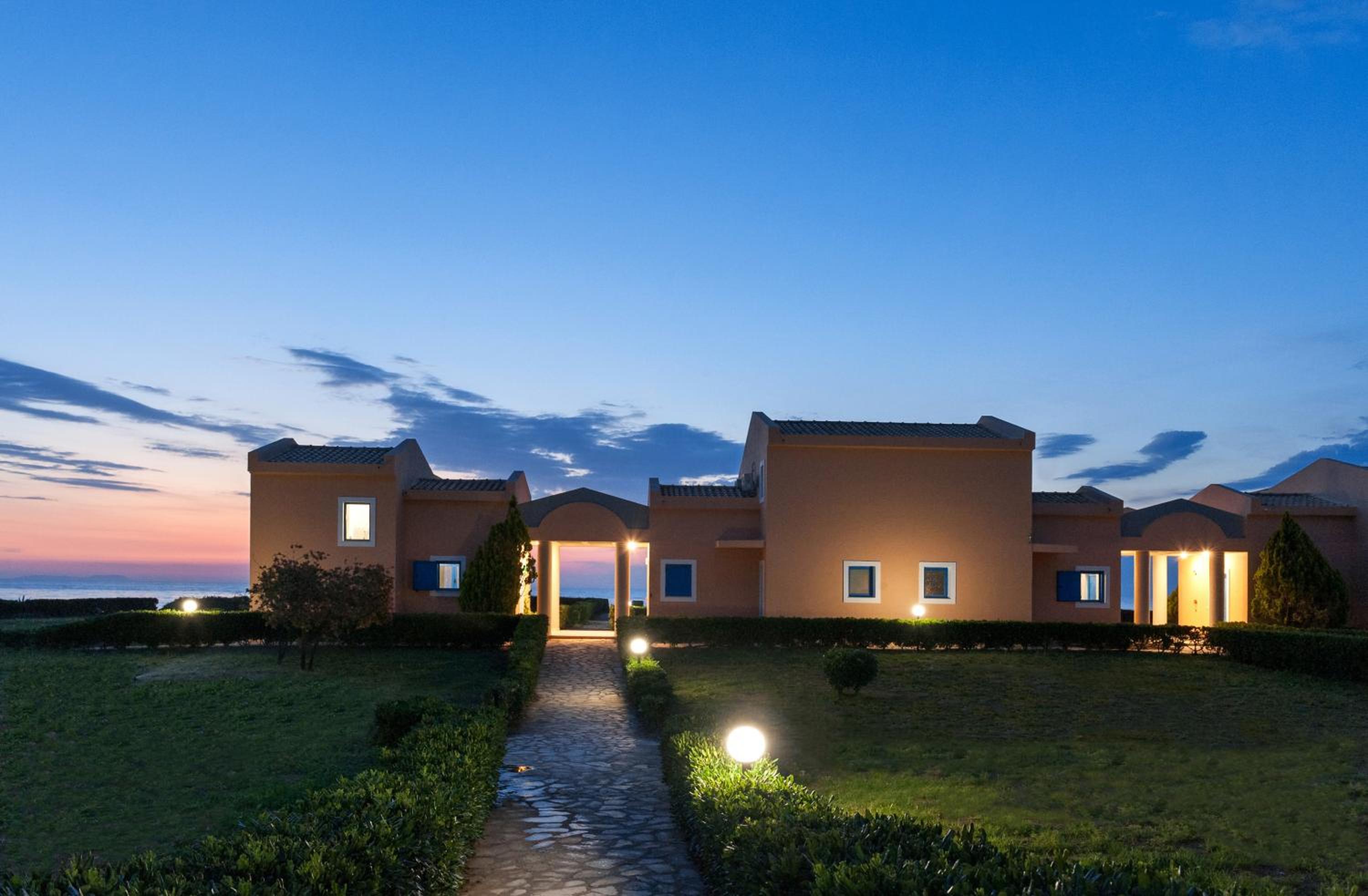 Фото Ammoudia Maisonettes