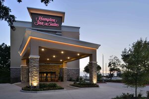 Гостиница Hampton Inn & Suites Dallas Market Center