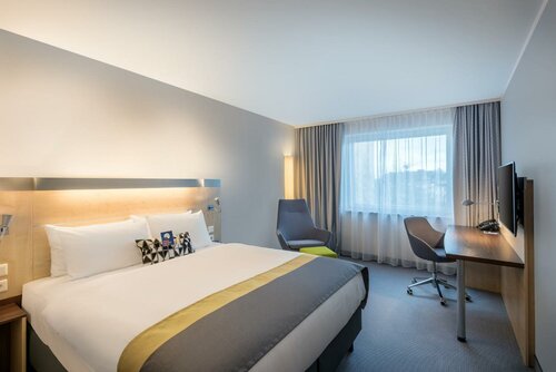 Гостиница Holiday Inn Express G& xFC; tersloh в Гютерсло