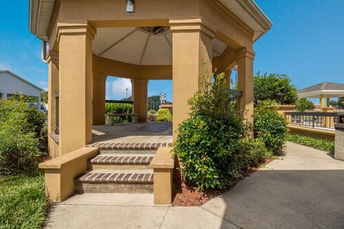 Гостиница Suburban Studios Florence I-95 в Хартсвилле