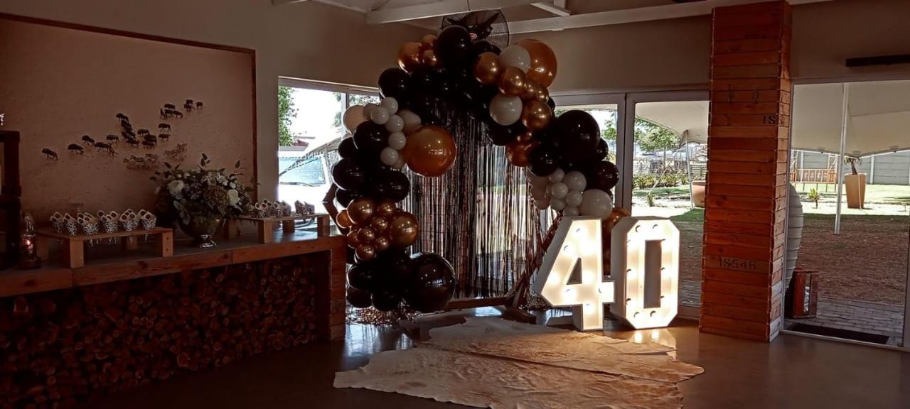 Фото Cape Winelands Business Villas