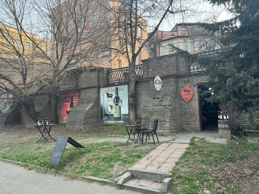Alcoholic beverages Wine Cellar Dry Bridge, Tbilisi, photo