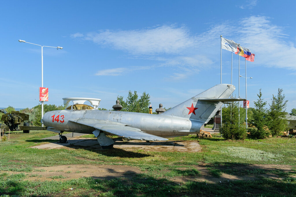 Monument to technology Истребитель МиГ-17, Engels, photo