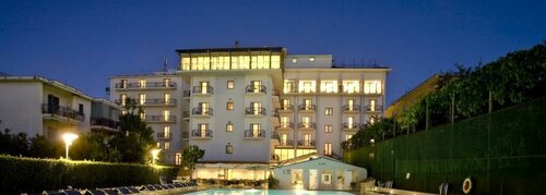 Гостиница Grand Hotel Flora в Сорренто