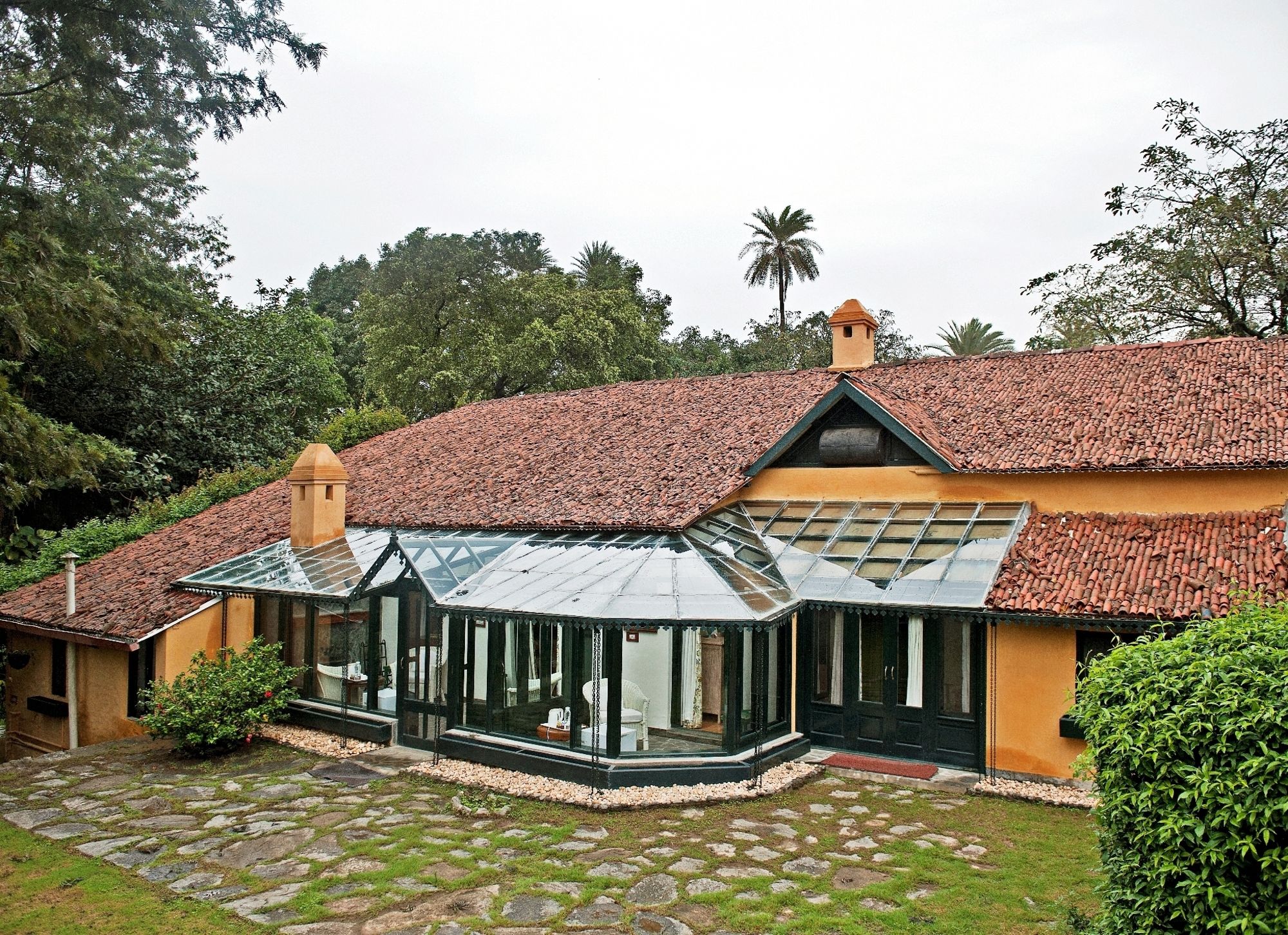 Фото WelcomHeritage Connaught House