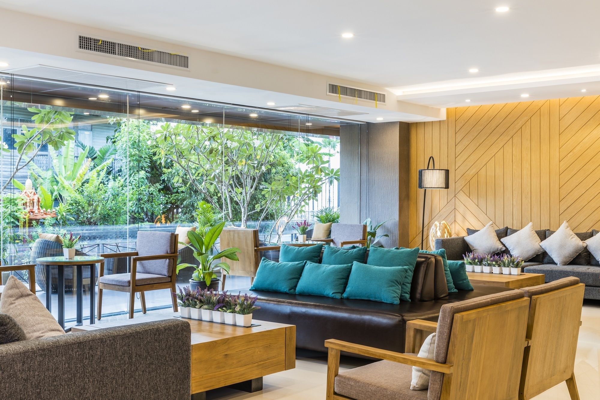 Фото Livotel Hotel Hua Mak Bangkok
